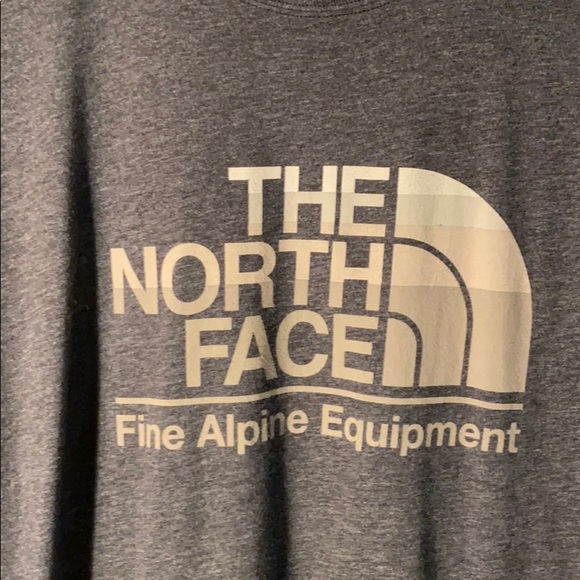 North Face Tee like new - Picture 2 of 4